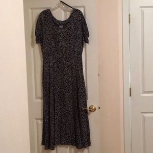 Women’s dress size 12